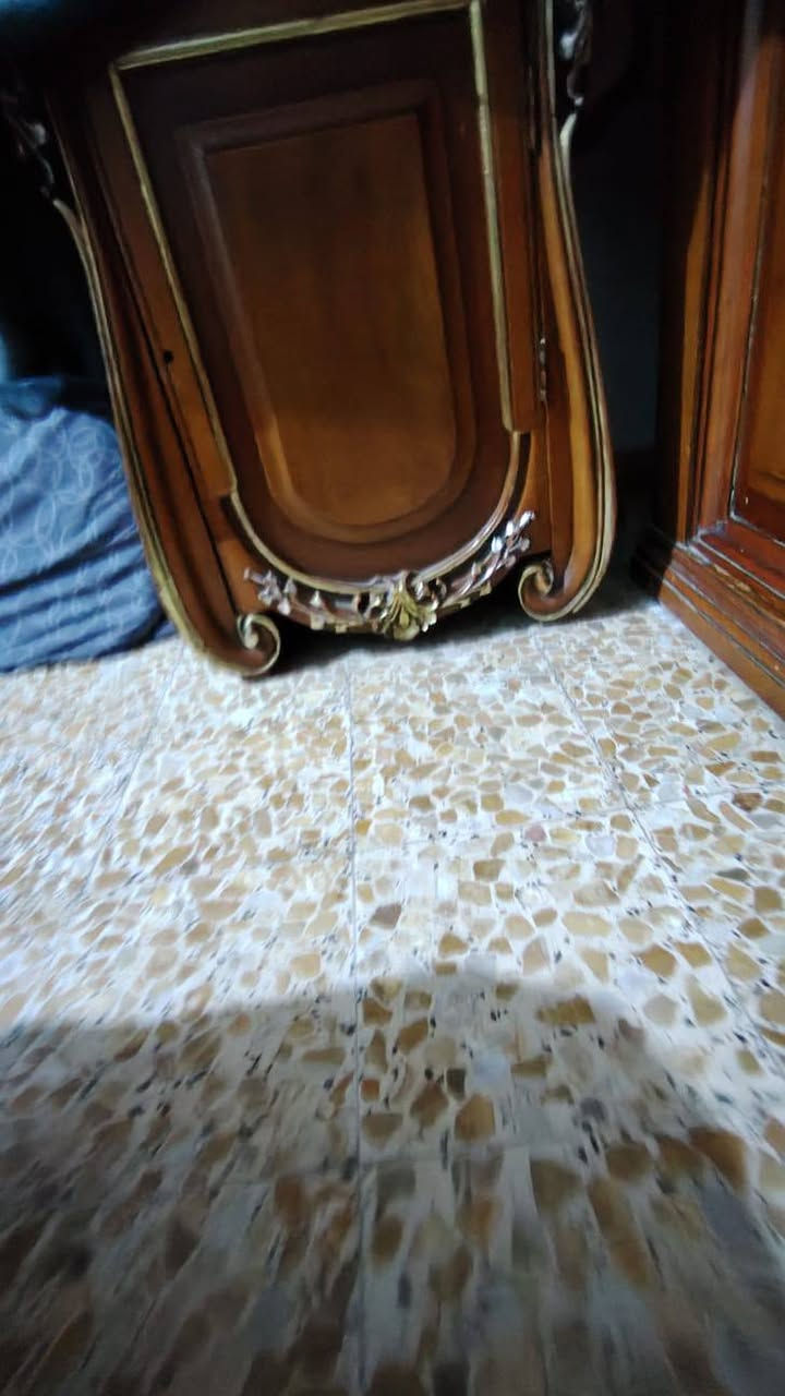 سلام عليكم غرفه للبيع سعره 350/***********
