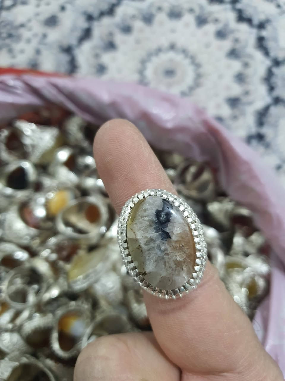 خواتم فضه ايرانيه العدد 200قطعه السعر الفين دينار القطعه
