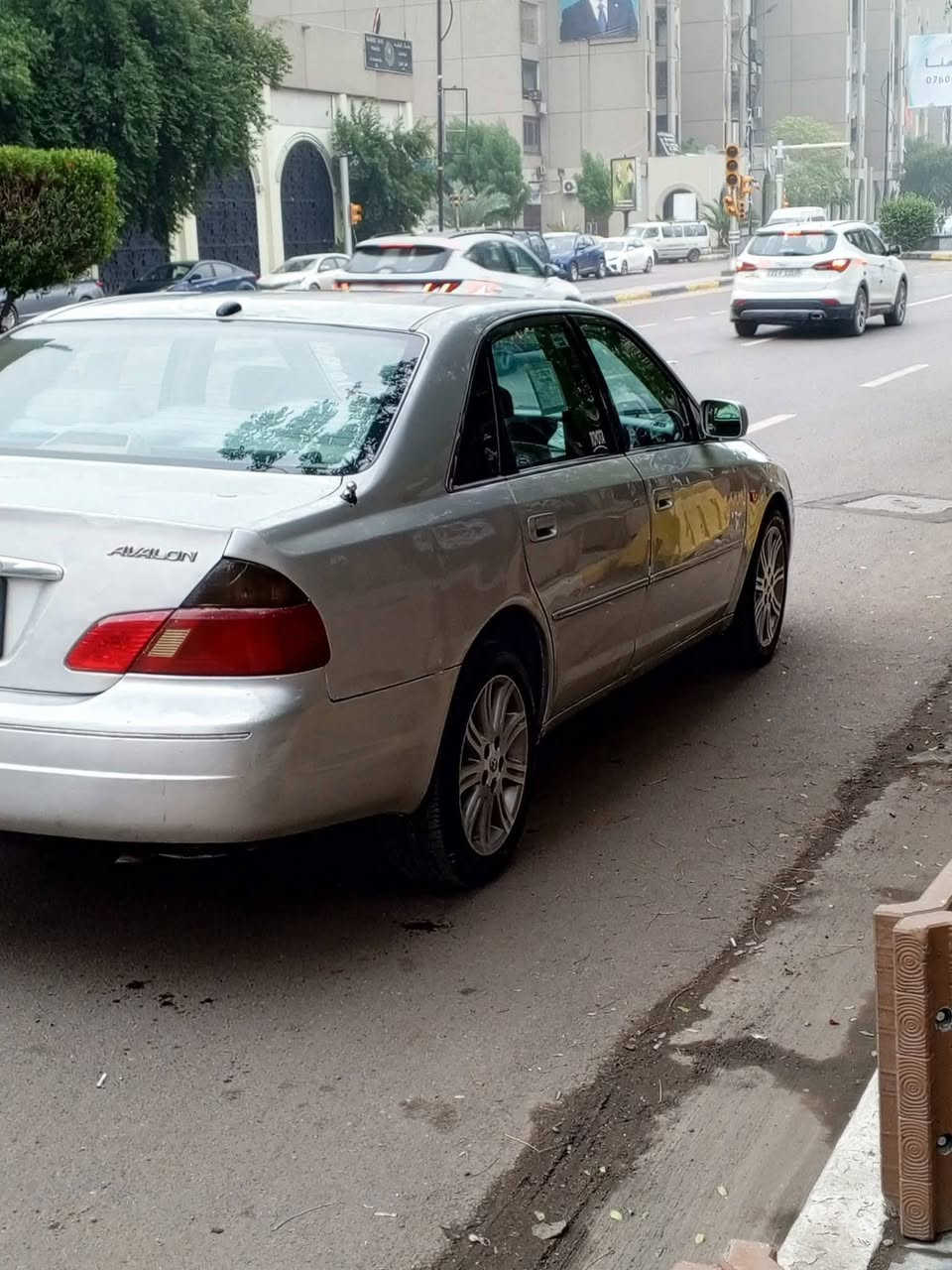 🚗 تويوتا أفلون موديل 2001 (خليجي) - للبيع 🚗
السيارة نظيفة جداً وجاهزة 
🔹 المواصفات العامة:
الموديل: 2001 (وارد خليجي - استيراد خاص).
المحرك والكير: بحالة ممتازة (جديد).
الرقم: شمالي  تحويل مباشر، باسمي ثاني تحويل).
الوضعية القانونية: مفحوصة حاسبة عامة في كل محافظات العراق (سليمة تماماً من السرقة أو الحجز).
🔹 الوضع الميكانيكي والكهربائي:
التبريد والتدفئة: تبريد ثلج + تدفئة شغالين بكفاءة عالية.
الكهربائيات: مكفولة بالكامل، جميع الكيجات والأنظمة شغالة.
التخم إطارات: جديد بالكامل مع ويل كب جديد.
الحدادية: أمامية وخلفية جديدة (تراي السيارة بحالة الزيرو).
الأنظمة الشغالة: مثبت سرعة (كروز كنترول)، 
🔹 الإضافات والجمالية:
الداخلية: نظيفة جداً وبحالة الوكيل (الكشنات جديدة)، ولا يوجد أي ضوء تحذيري مشتعل في الدشبو.
الشاشة: مزودة بشاشة وكاميرا خلفية.
الجام واللايتات: جام أمامي جديد، ماصدات الشركة، لايت أصلي (الناصي أصفر، والعالي ثلجي).
قطعتين ونصف فقط (صبغ خارجي بدون داخل).
💰 السعر: 85 ورقة تم تنزيل السعر الى 78 قفل
📍 الموقع: الأنبار - قضاء هيت
📞 للتواصل والاستفسار: ***********
