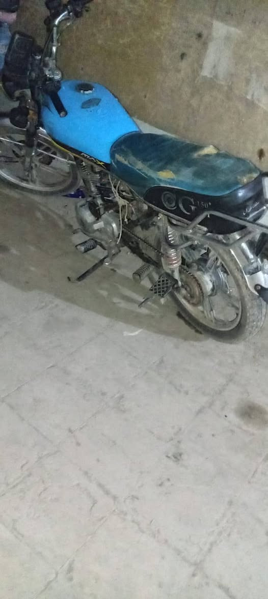 للبيع ٢٣ أوراقه موجوده َمجفته جديد ٤٠٠ وبيه مجال
***********
