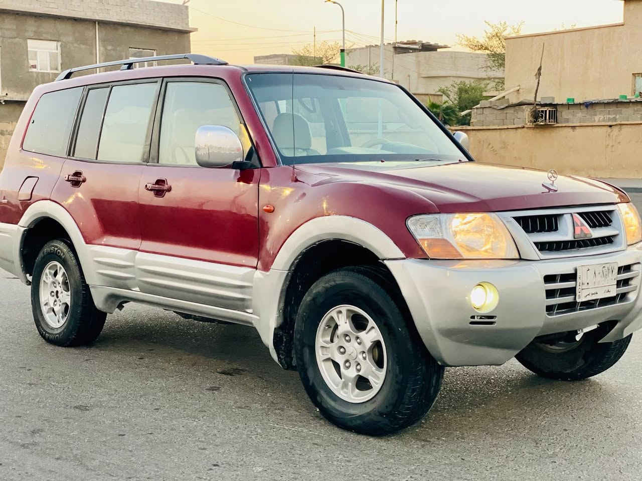 السلام عليكم للبيع باجيرو موديل 2002 رقم بغداد تحويل ثاني يوم سياره مكفوله من الكصه والنقل والضربه والكلبه والعيب الشرعي مكينه وكير اوتماتيك فيفيتي  حداده طخم تاير ويلكب جدد سياره جاهزه وجديده السعر57الاستفسار الرق***********مكان السياره البصره
