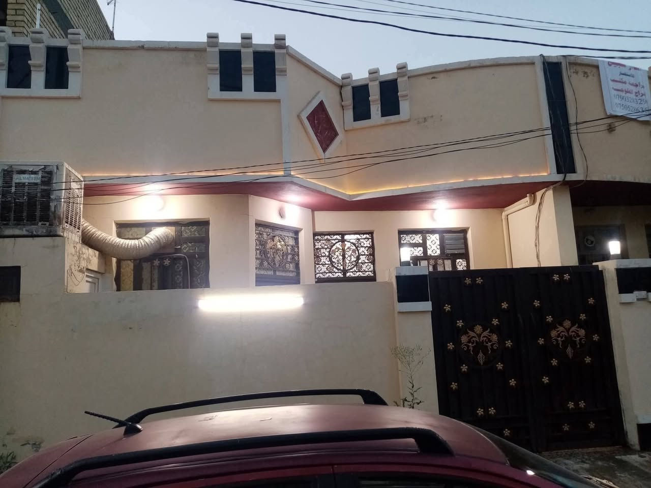 ألسلام عليكم
مشتمل للبيع طابو صرف بأسمي 

 ألمساحه  100 متر (   وجه 7 وربع    )   (  نزال  14  ) 
بناء طابوق شارع 10 متر يحتوي على ألطابق ألأرضي  (  أستقبال  / مطبخ  / صاله  / حمام  / منور  / غرفة نوم  ) 

 ( ألطابق ألثاني يحتوي على ( غرفة نوم سويت  /  غرفة نوم صغيره  )  

العنوان شارع أبو ألنسور حي ألأمين مقاطعه 17 خلف أسواق ألمصطفى  بالقرب من ثانوية ألروانق 

ألسعر  (  80  )  وبي مجال قليل

 للأستفسار  ألأتصال على صاحب ألعقار  

(  ***********  ) 
(  ***********  )  أبو حسام
