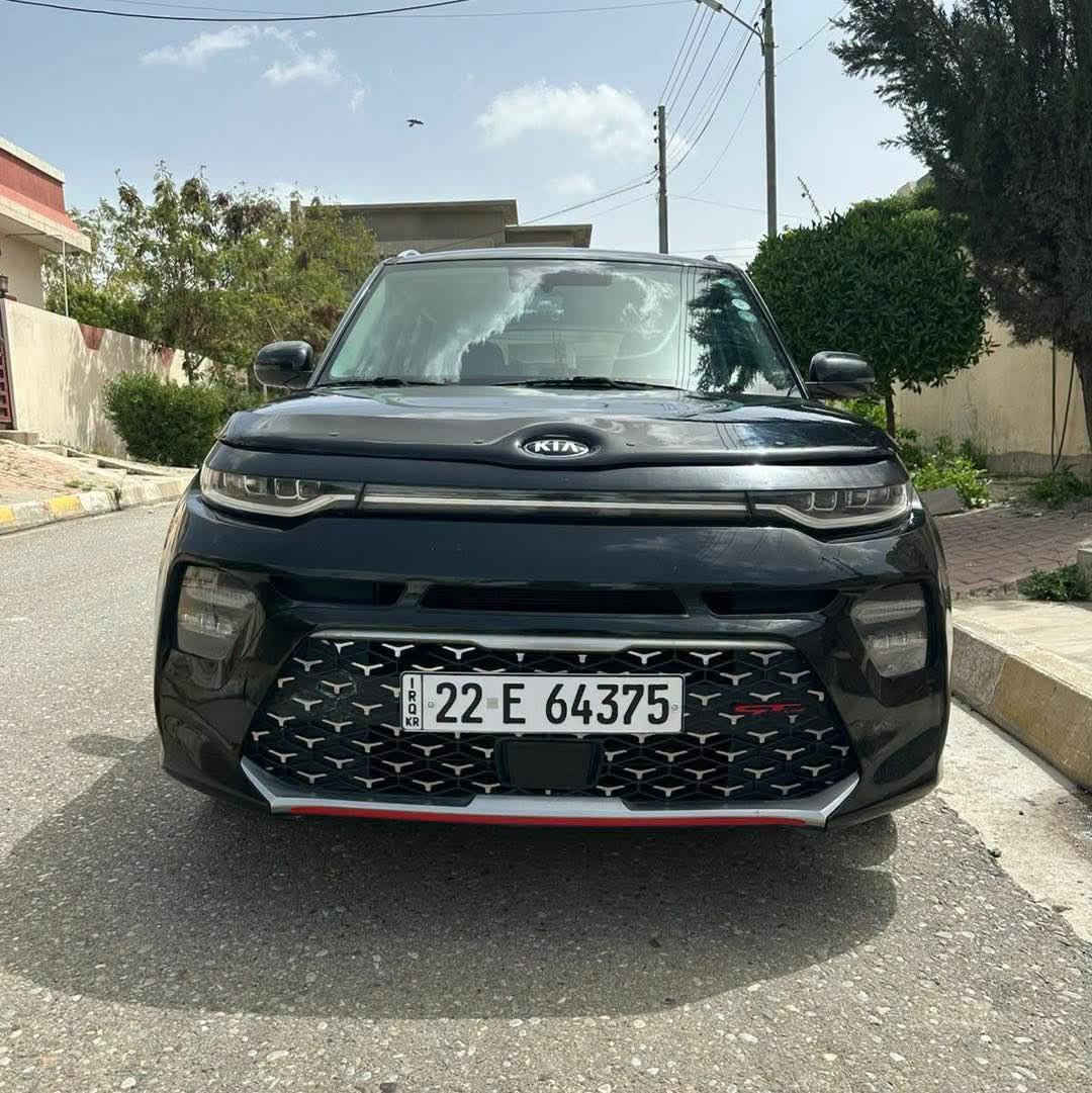 � للبيع -Kia Soul 2020 GT LINE اعلى فئه
🔹 الموديل: 2020
🔹 اللون: اسود 
🔹 المحرك: 2.0 لتر – 4 سلندر
🔹 ناقل الحركة: أوتوماتيك (CVT)
🔹 العداد: 74 الف كم قابل للزيادة
🔹 رقم اربيل
 🔹سنوية و رقم جديد

المواصفات الداخلية:

 • شاشة معلومات وترفيه 10.25 إنش
 • دعم Apple CarPlay & Android Auto
 • شحن لاسلكي للهواتف
 • مقاعد كهربائية
 • تدفئة و تبريد للمقاعد الامامية مع تدفئة للمقاعد الخلفية 
. تدفئة ستيرن
 • تشغيل بصمة
 • تحكم كامل من المقود
 • بلوتوث + USB
 • تكييف أوتوماتيك
 • شاشة عدادات واضحة
 • خامات داخلية جلدية نظيفة ومريحة
. انظمة تحديد مسار ومانع انزلاق و إطفاء تلقائي عند الوقوف مع شاشة( داتا شو) عرض السرعة على الدشبول

أنظمة السلامة والمساعدة:

 • رادارات أمامية 
 • نظام النقطة العمياء (Blind Spot Monitoring)
 • تنبيه حركة المرور الخلفية
 • كاميرا خلفية
 • نظام الثبات والتحكم بالانزلاق

//سياره وارد كندي 
ضربه خلفيه فقط كما موضح بالصور 
بدون ايرباك

مميزات إضافية:

 • اقتصادية في الوقود
 • السيارة نظيفة وجاهزة للاستخدام

العنوان 📍 كركوك منطقه سيكانيان 
📞 للتواصل والواتساب : ***********
الــســعر/  130 ورقه وبيه مجال للشراي 

رابط الواتساب المباشر للمراسله لصاحب سياره👇🏻☑️

https://wa.me/964***********
