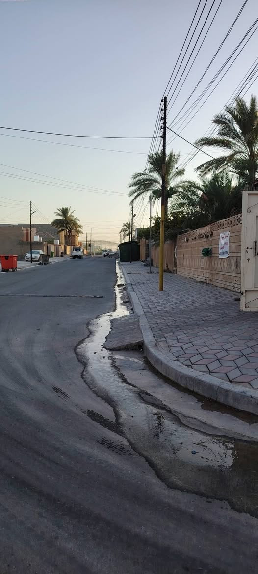 بيت 600 متر (ركن) موقع البيت حي الضباط خلف عمارة خليل الرمل بالقرب من ملعب احمد راضي ومدرسة حواء
البيت على شارع 15 الوجه بغداد 7 غرف نوم صالة كبيرة استقبال كراج وحديقة كبيرة
السعر 450 قابل للتفاوض الاستفسار على الرقم
***********
