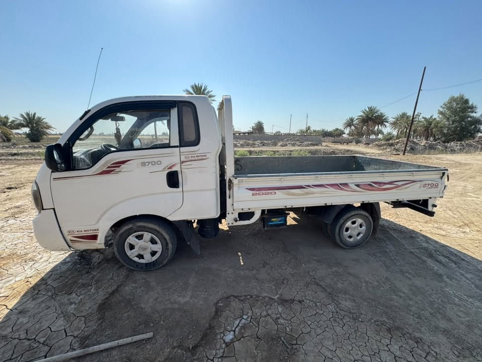 السلام عليكم
كيا ٢٠١٣ للبيع 
90 ورقه وبيها مجال بسيط للشراي 
للتواصل ***********
