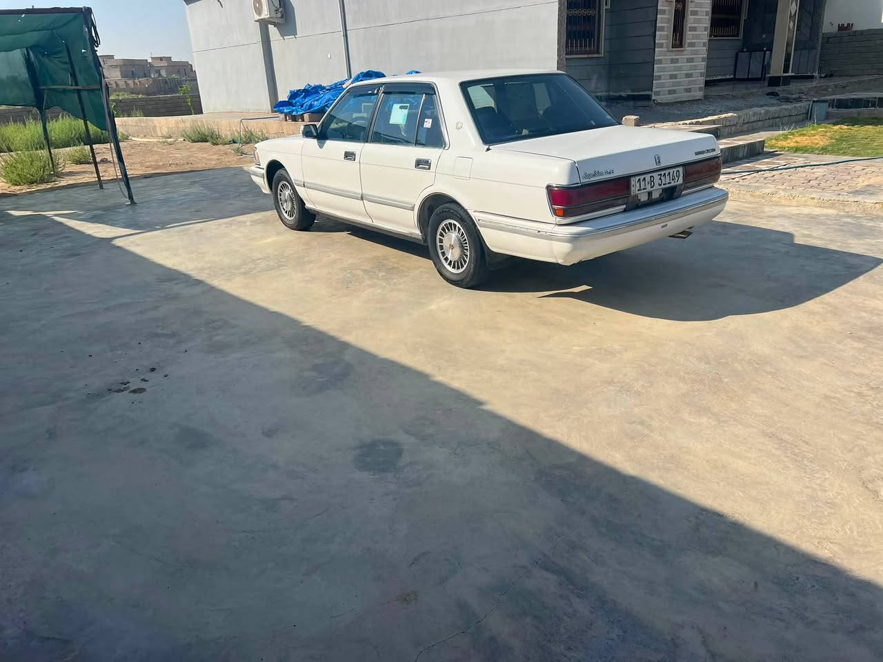 السلام عليكم سيارة سيدان موديل 1990 للبيع -🚗
المواصفات والتفاصيل:
 الرقم والسنوية: رقم بغداد دولي (شرعي بشركاط)، والسنوية جديدة.
 المحرك والكير: كير ومحرك "بطة 2500" مشدود جديد (شرط الفحص).
 الهيكل والحدادية: كصة صدر جديدة، وتخم تاير جديد بالكامل (شرط).
 الداخلية والتبريد: الغرفة الداخلية جديدة، والتبريد ثلج شغال 100%.
 الصبغ والضرر: السيارة بيها صبغ حزام (للجمالية فقط)، ( بدون أي ضرر نهائياً ).
 المكان: الشرقاط.
السعر: 60 ورقة، وبيها مجال بسيط للشراي.
📞 للتواصل والاستفسار:
 ***********
 ***********

