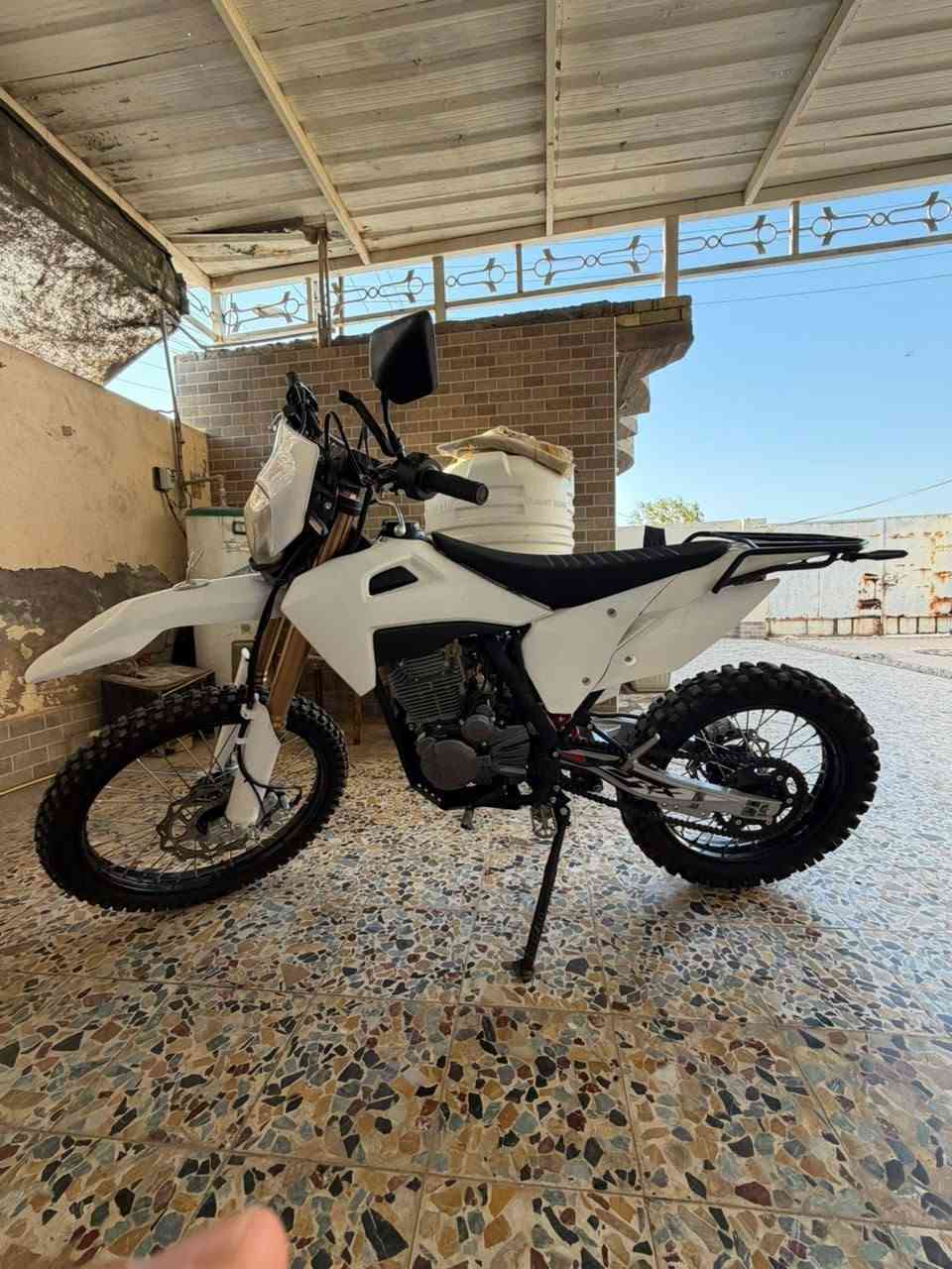 سلام عليكم دراجه للبيع سي ار اكس مكينه 300 وراق صولي داجه زيرو من لوكيل للبيت ماخذها 2000 محتاج وريد بيعها 1500 مضمومه عليها تزويدات كامله  مديل 25 العماره القادسيه رقمي ***********
