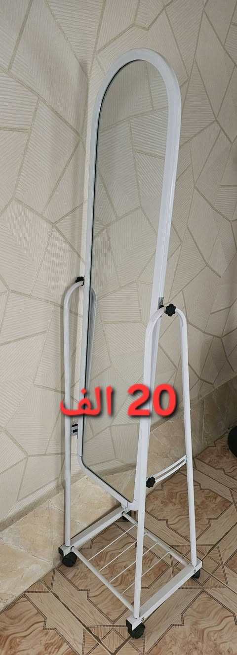***********

نص مكتوب في الصور:
- ستاند تعليق ملابس ينفتح وينشد السعر 60
- 20 ألف
- 40 قطعة ب 15
- 120 ب
- القطعة ب 201