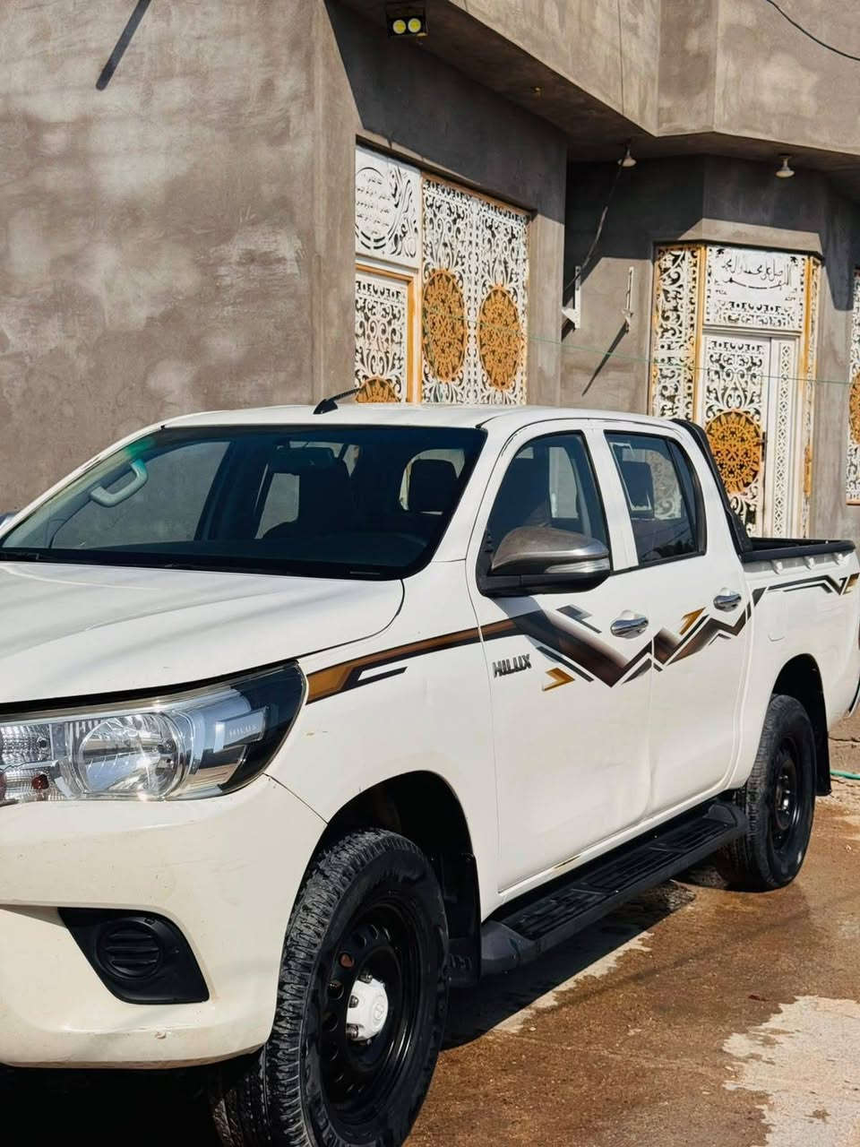 للبيع 
تيوتا هايلوكس 2019   كفالة عامه مكفوله
 كير ومحرك وبدي
  ما بيه لا ضربه ولا صبغ
 سنويه متهيه  مكينته لا
 تنقيص ولا تبخير 
سعر: 185 وبيه مجال 
رقم: ***********
