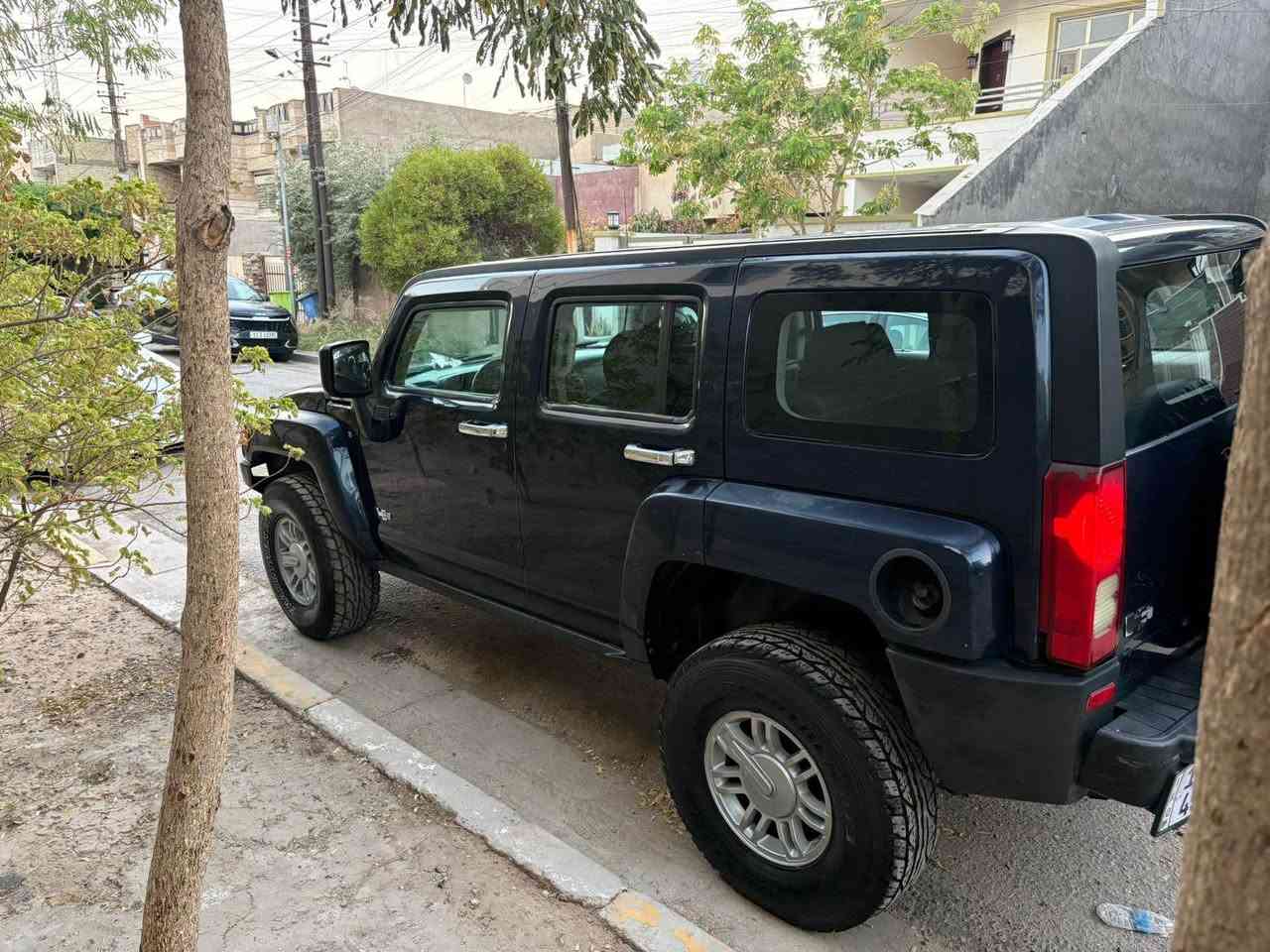 السلام عليكم همر H3 موديل 2007 السيارة بلادية وبدون صبغ محرك خمسة سلندر بلادي السيارة جاهزة نقصها فقط تبريد رقم بغداد الجديد بسمي تحويل ثاني يوم رايدها ب 115 ورقة مكاني بغداد حي الجامعة *********** بغداد, العراق
