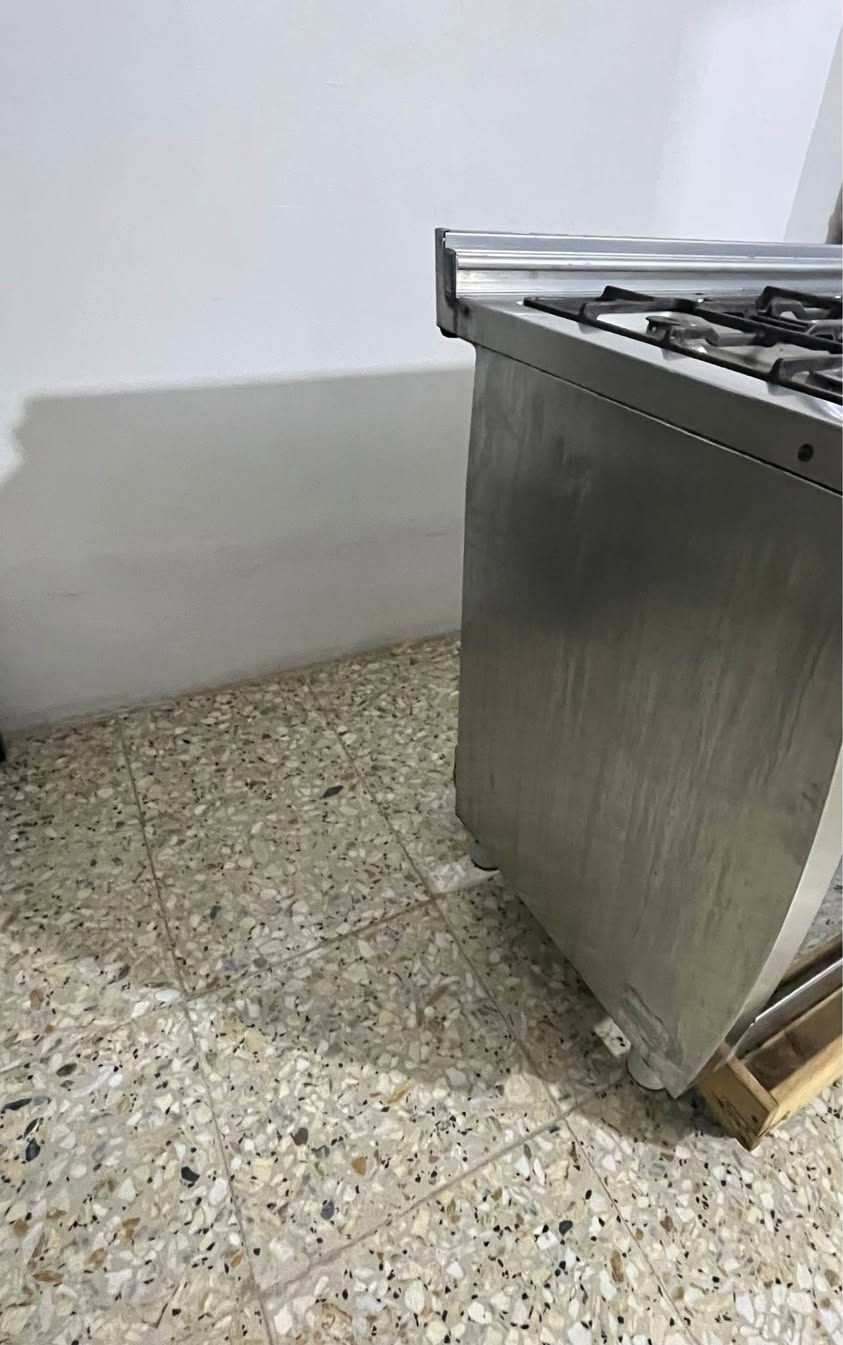 طباخ نضيف شغال كله وعلى الفحص الجداحه شغاله وكلوب الفرن شغال سعره 200 وبيه مجال المكان نهايه الشعله منطقه الدهله *********** بغداد, العراق
