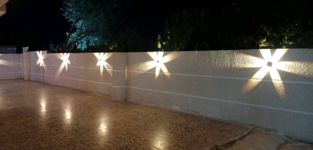 بيت ملك سند 25 للبيع كامل مساحه 500م يحتوي على 5غرف نوم 🏡🏠

وصاله عدد3 

استقبال 

وهوال

وحمام عدد 3

ومطبخ 

ومخزن غراض 

وكراج كبير 

لبيت كامل من كلشي خدمات ماء وكهرباء 24ساعه

 وشارع تباليط
عنوان شاطى التاجي قرب معمل لببسي