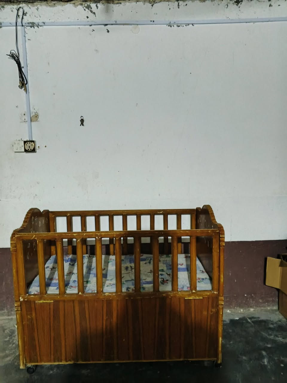 سلام عليكم جرابي حطاطه ثقيل نوعيه اصليه شغل بيت مهيدي نجار للبيع طابقين تكفي حد عمر 15 اكثر تقريبا سعر 125 نوعيه مالت اطفال حد عمر 6 سنوات سعره 100 للاتصال ***********
