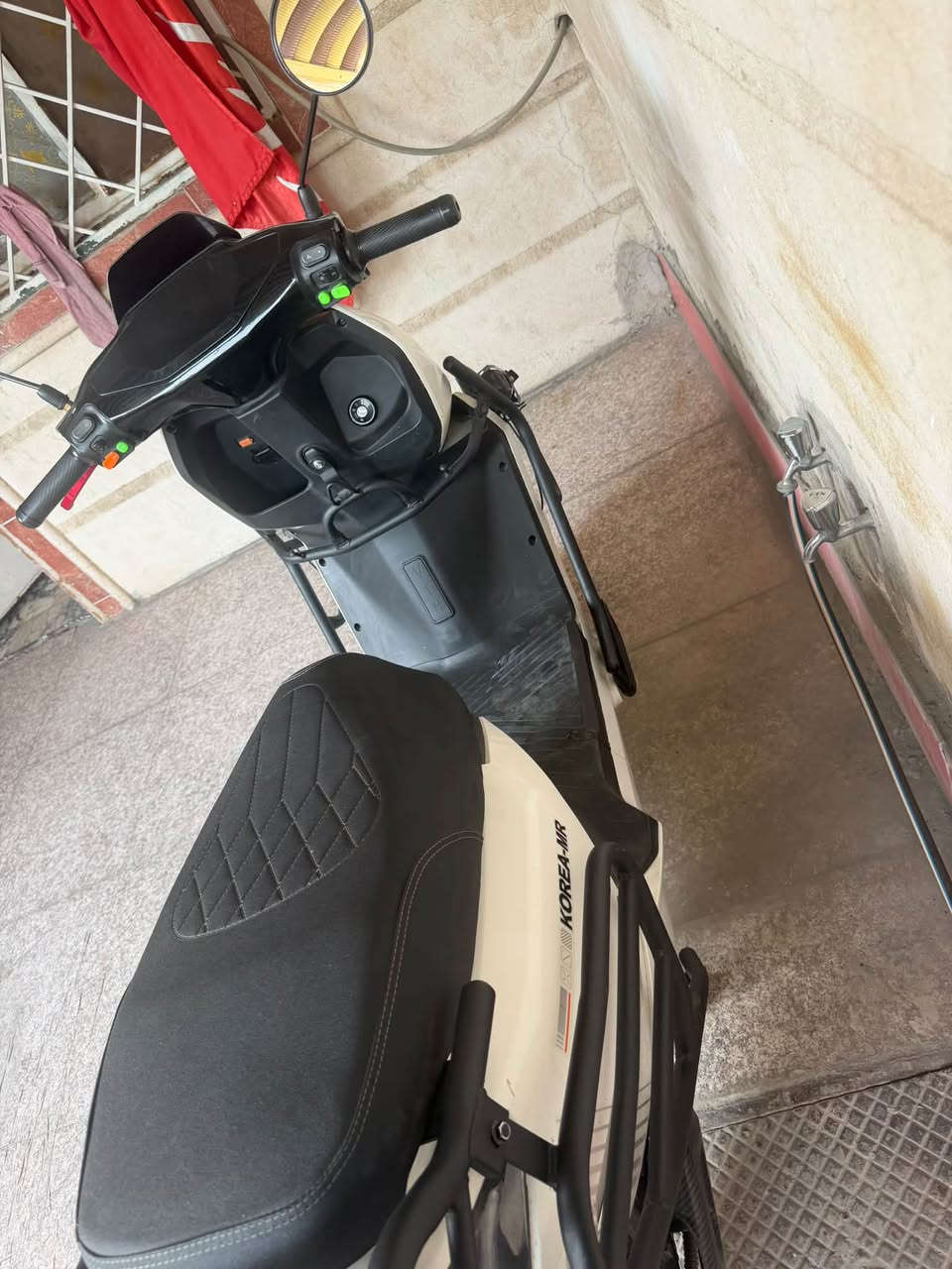 نضيفه للبيع 
بيه بس شخوط من ورا الدرع مالته
بطاريه بحاله جيده 
***********
بيه نضام الR
ونضامP
4نمر
وملفه2500
