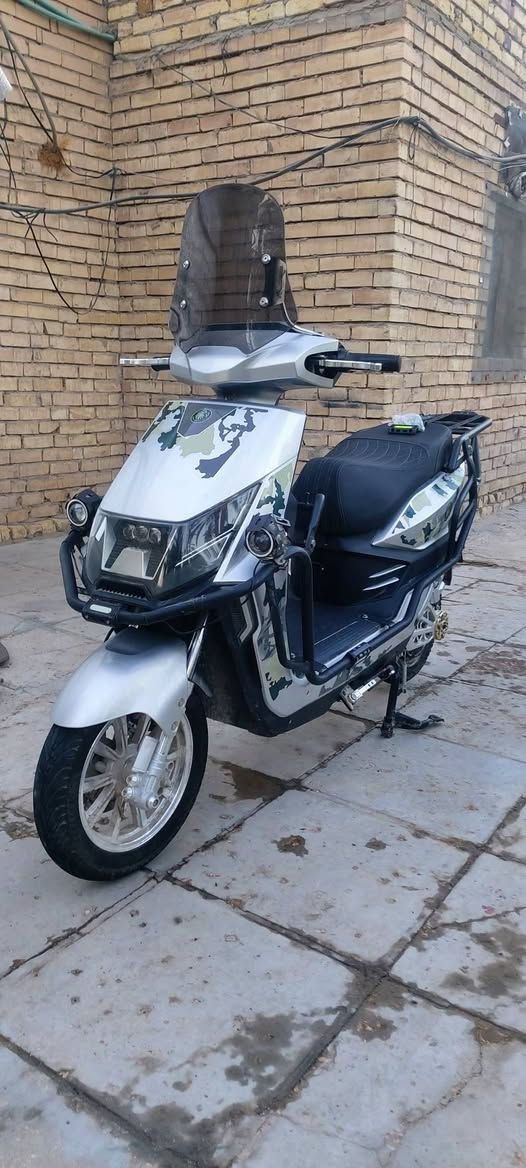 سلام عليكم 
دراجه ماتركس شحن من شركة الصقر الاحمر
المواصفات
ملف 3000W
7 بطاريات 12v 32m
3 نمر 
دبل اشاره مع اشاره يمنه يسره
لايت زنون عالي ناصي ورماش 
سرعه 100Km
بريك هيدروليك 
بصمه وسويج 
نظام الرجوع الى الخلف R 
نظام مكافحة السرقه 
قفل ستيرن 
مساند للراكب
شاشه ديجيتال
جنطه كبيره تحت المقعد 
مكان النجف الاشرف المشخاب 
الرقم للتواصل ***********
