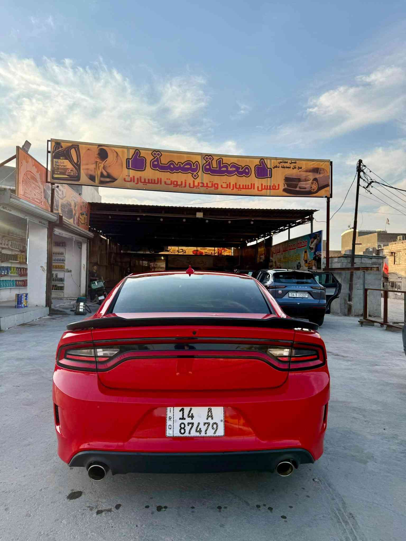 السلام عليكم
جارجر 2016 HIME 5.7 V8 
الون احمر ناري 
رقم بصرة 
سنوية + حدادية + تخم تاير كله جديد 
بنيد محدث وجاملغ بارد بدون فتح 
السياره بدون ايرباك بدون شواصي بدون لغود ابداً
كير و مكينة مامفتوحات 
العنوان البصرة القرنة 
السعر 170 وبيها مجال 
التواصل ***********
