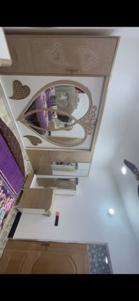 عندي غرفت اخشاب للبيع جديده و كلش نضيفه و سعرهه كلش مناسب المكان المحم...