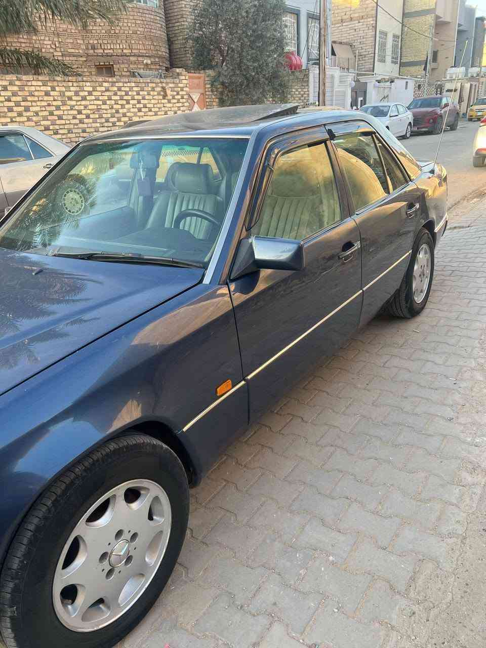 السلام عليكم
سيارة مارسدس دب 
موديل 91
مكينة 300 بلاد عنكبوت اصل
سيارة جديدة مال جناي رقم دولي انكليزي بأسمي مداور بكل العراق
حدادية خلفي امامي جديد
صبغ جماليه فقط لا سمكرة ولا معجون ولا خياس قواعد بلاد خلفي امامي باتري جديد تخم تاير جديد نصبة تخبل داخل جلد رصاصي كهربائياتها كلها بلاد لا جطل ولا تلزيك لايت زنون بلوجكتر زنون منظومة بانزين جديده السعر 85 ورقة وبيها مجال قليل رقم الهاتف
***********
