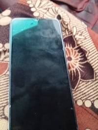 مستعمل • شاشة مبدلة • ذاكرة ٣٢