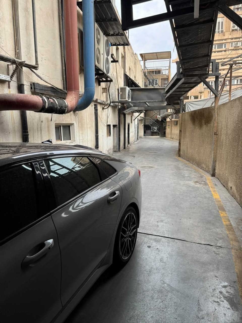 سلام عليكم 
K5 GT gt2  2024 
اللون سمنتي
ممشى 37km
المكينه  شكد ماقويه لل100 السياره تبطنش 
2.5L turbo
300hp 
420nm
نظام سمارت ستريم يعني gdi ودوش
كير 8 نمر dct نمراته تلزكك بلكشن 
مواصفات السياره فول الفول مزوعه مواصفات
خمس كامرات
تحديد مسار
تحذير المغادره من المسار ومحافظة عل المسار 
مثبت سرعه ذكي ومتفاعل مع السياره الامامك
تنبيه تصادم امامي وخلقي وجانبي وتوقف مو بس تنبيه
نقاط عمياء 
ارباكات 8 حتى للركبة 
حساسات اماميه وخلفيه 
هاند بريك كهرباء 
اوتو هولد 
شفتات خلف المقود 
اربع جام اوتو والاماميات مدبله 
سماعات BOSS يعني تونس 
بنراما عل طول السياره 
المقعد السايق والراكب كهرباء وتدفئه وتبريد ومسند ظهر ثنينهن 
تدفئه ستيرن 
اربع وضعيات قياده وبيه السبورت بلاص يفصل تراكشن وتونس بصوت التايرات
تايرات جديده 
ويل19 اربعتهن نضيفات كلش ولا بيهن عواج بس بلاص داخلي من الشركه
السياره نظيفه وحلوه
تقريباً انضف GT 24 وبهيج ممشى وبهيج مواصفات 
 الضرر بابتين سايق وبنيد مبدل بس 
لا جاملغات بارد ولا شاصي ولا راديترات ولا ايرباكات كلشي وكاله 
صور الحادث عندي وللتفاصيل اكثر تواصل وياي 
***********
مكاني بغداد
