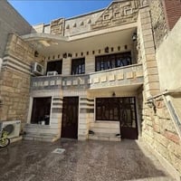 العقار للبيع  المساحة 150 متر  الوجه 7.5 النزال 20  يحتوي على كراج وخد...