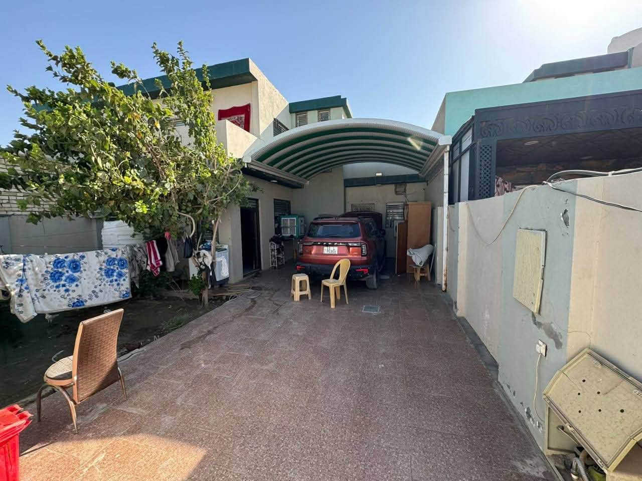 🏠 بيت للرهن في مجمع أبو تراب – المرحلة الأولى
📍 المساحة: 200 متر
📍 مقابل مركز التسوق
✨ يحتوي على:

* استقبال
* مطبخ
* غرفتين نوم
* حديقة خارجية
* كراج يسع سيارة

📞 للاستفسار راسلونا واتساب ***********
