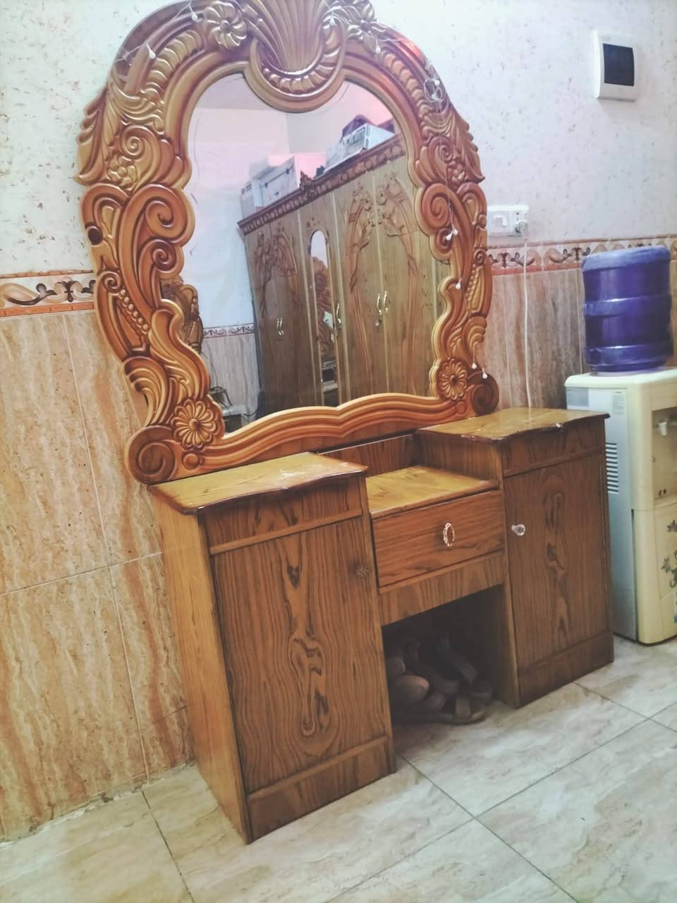 سلام عليكم دوشك نوعيه المميز سفنج ضغط  اصلي مينزل سعر 75 وبي مجال جربايه  وميز تواليت 125 وبيهن مجال  هذا رقمي ***********
