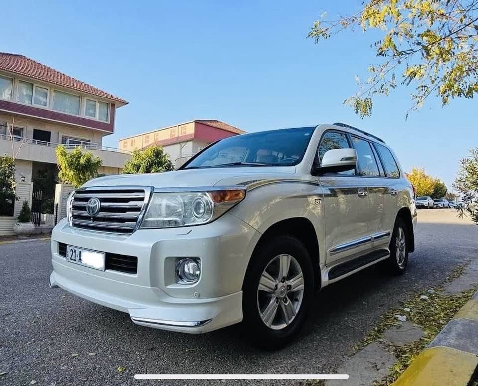 لاندكروز 2013
اعلى مواصفاتVX.R. V8 5.7
رادار وكامرات امامية خلفية
مكفولة كفالة عامة من الصبغ والبارد 
ماشية 130 الف كيلومتر حقيقي شرط الفحص وقابلة للزيادة
مكان السيارة السليمانية وباسمي تحويل ثاني يوم
للسعر والاستفسار / ***********
