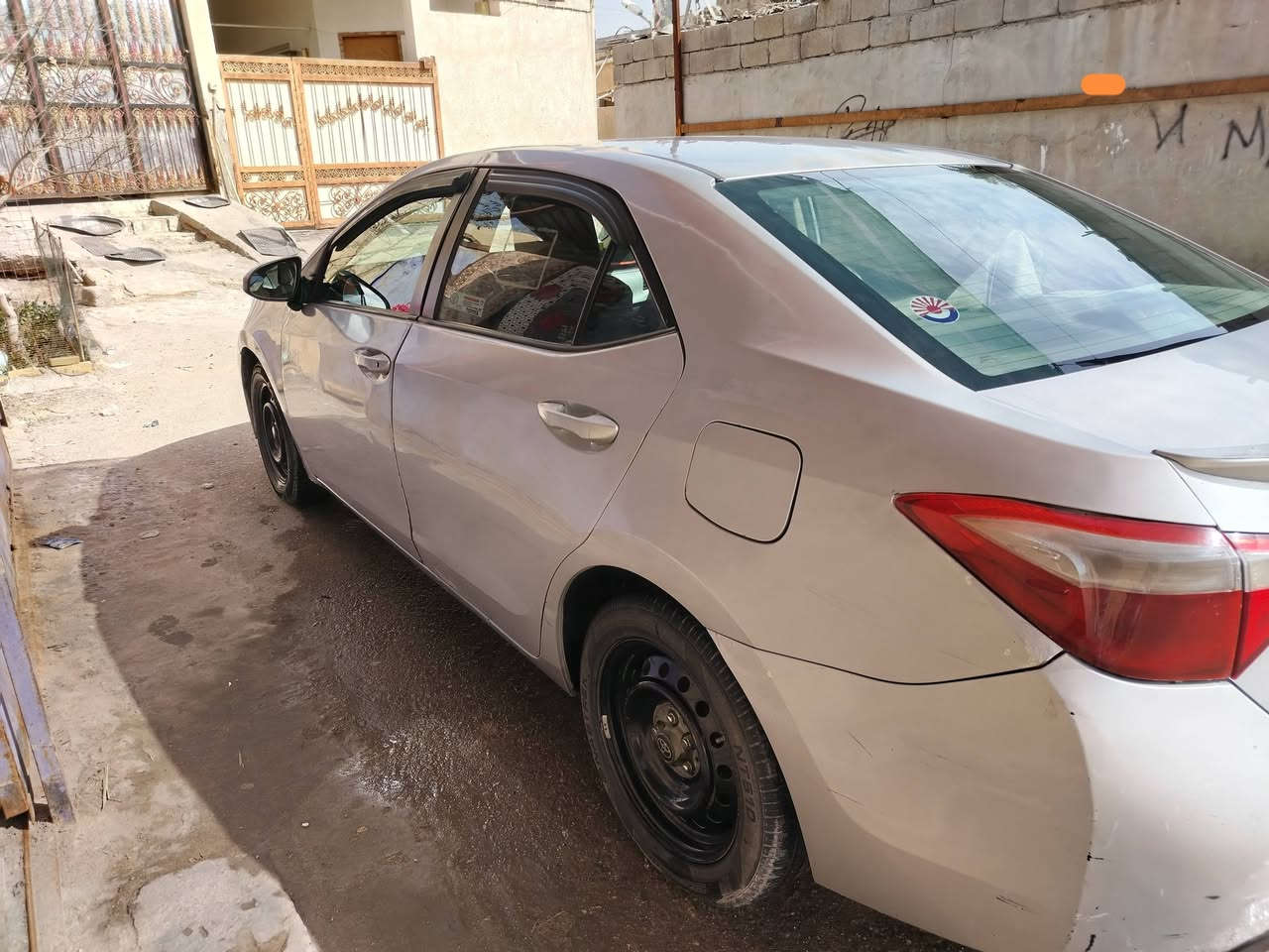 السيارة بسمي رقم انكليزي كورولا 2014 وارد امريكي محرك 1800 مواصفات شاشة لمس ابلادية كاميرا خلفية وبعض المواصفات المعروفة مصبوغة قطع ابيع صبغ حزام بيهة ضربات خفيفة وباب السايق بي ضربة يرجع بارد
كير ومكينة كفالة السعر 97
***********

