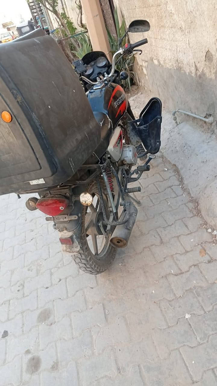 دراجه بوكسر كلك محور مكينه ايرانيه خمسه كير سعر 500 وبيها مجال مكاني بغداد الحريه رقم تلفون ***********
