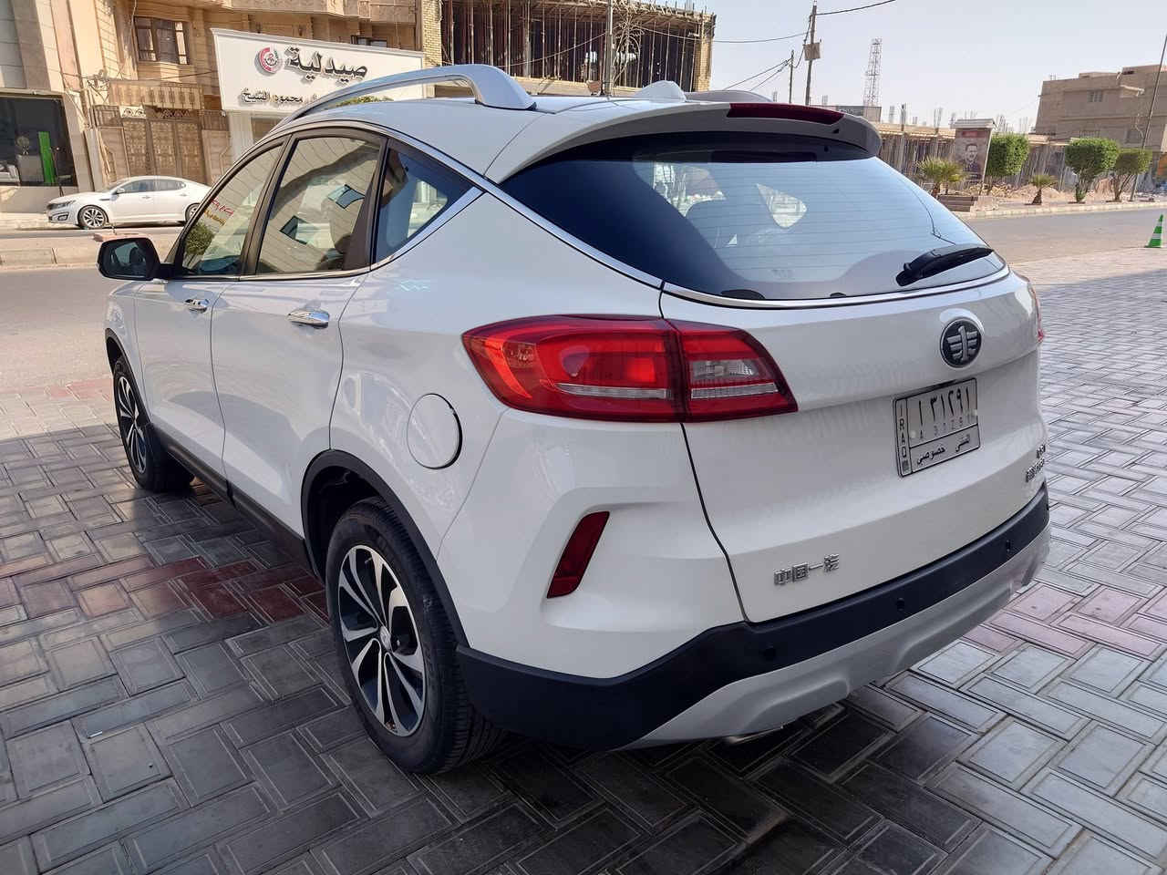 للبيع سيارة Faw X80
موديل 2018.
ماشية أقل من ٧ آلاف يعني زيرو 
- سعة المحرك 1.8 ليتر يتكون من 4 سيلندر بقوة 147 حصان 
- مكيف ديجيتال.
- نظام مراقبة حرارة الخارج.
- مرايا كهربائية تحتوي أضواء إشارة.
- مقاعد جلد.
- مثبت سرعة. 
- شاشة لمس 8 انش. 
- فتحة سقف.
- مقود EPS.
- تحكم مقود.
- نظام فرامل ديسكات امامية وخلفية.
- نظام منع انغلاق المكابح ABS، نظام توزيع قوة الكبح EBD، حزمة الثبات الالكتروني ESP,TCS، تقنية مساعد الفرامل EBA.
- وسائد هوائية عدد 2.
- كاميرا رجوع للخلف للمساعدة بالاصطفاف.
- حساسات أمامية وخلفية.
- مانع سرقة.
- نظام TPMS لقراءة ضغط الهواء في الاطارات
للاتصال
***********

