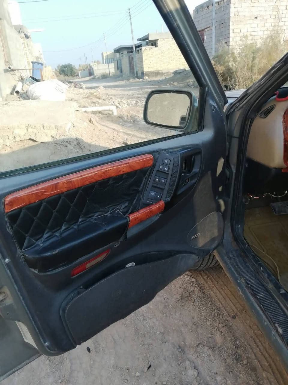 جيب شاروكي محور vvT 2500مشروع وطني عندي وكاله عامه رقم نينوى سياره جاهزه سعر 38 ورقه وبها مجال مكان الشطره رقم تلفوني ***********
