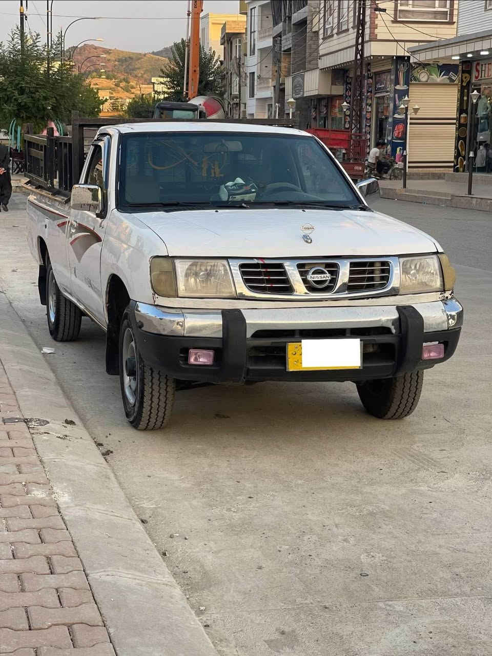 بەناوی خودا

نیسان مۆدیل ٢٠٠١ ئارمی پلاستیکی هەولێر..تەبریدە پێشو دوای تازە داگیراوە بێتەقەو رەقە مالی دۆستە..چوار تایەی تازەی بۆ بەستراوە.. 
ناونیشان پێنجوێن..
ژم—*********** بنجوين, السليمانية
