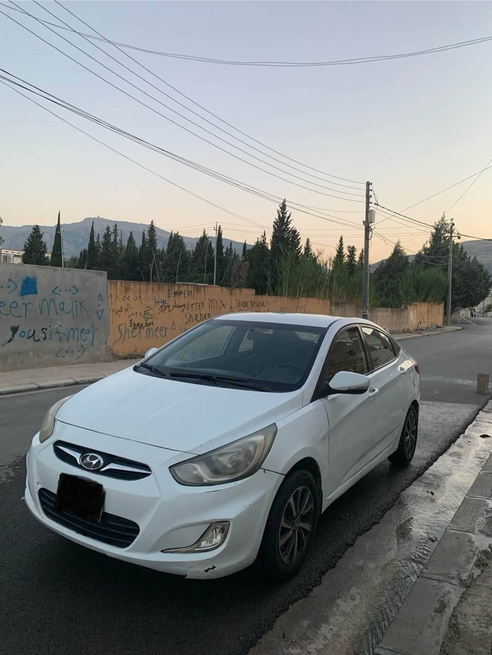 ئەكسنت ٢٠١٢ سەیارەكە ماڵی دۆستە یەك پارچەی بێ ناو گرتن هەیە بەس  لەگەڵ دۆسەكانی دوو دەرگا ساردەكوتی هەیە گێر عادیە  گێڕ و مەكینە و تەحویل بەشەرت سعری ٨٥ و مەجال ڕەقەم تەلەفۆن *********** سوران, أربيل
