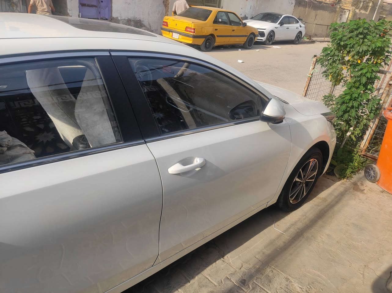 السلام عليكم
كي 3  

محرك 1500 

كفاله عامه من الصبغ والتبديل 
عدا مكانين بيها بارد بالجاملغ بسيط كلش 
على كد شبر

موديل2024 

ماشية 16 الف

فتحه 

بصمه 

4 انضمة قيادة 

وباقي المواصفات معروفة

رقم اربيل 

سعر137 وبيها مجال

مكان السيارة النجف الاشرف 

 متواجد اتصال ***********
