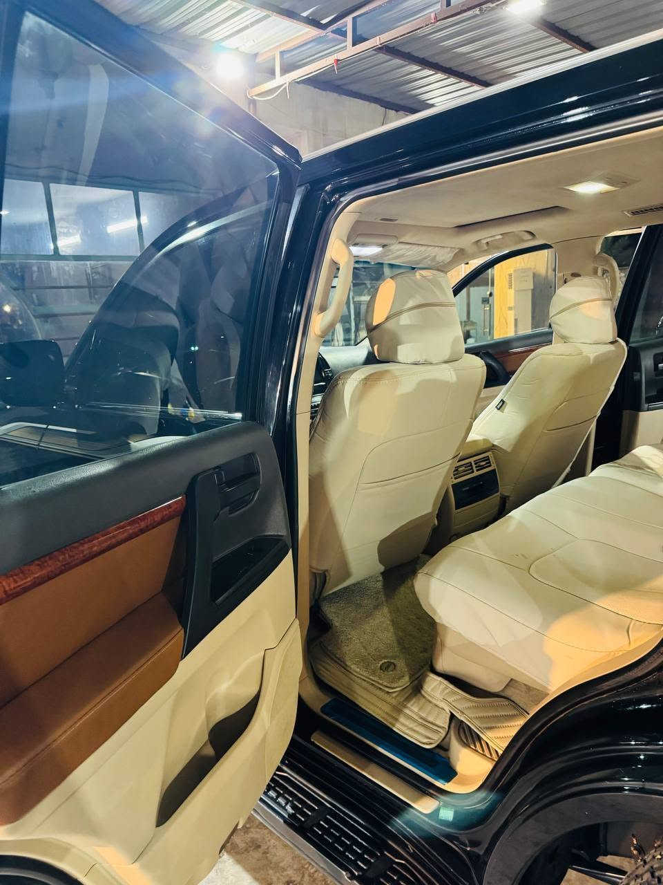 السلام عليكم اخوان
لاندكروز VXR موديل 2012 
محرك V8  5700
ماشية ١٦٦ كيلو
فتحة سقف ، كشن كهرباء ، مواصفاتها الباقية معروفة
بدون حادث بدون صبغ 
بيها شويه بارد بالجاملغ الامامي 
سنوية وهزة جديدة سويتها قبل اقل من شهر
مع كتاب تظليل من المرور ايظا جديد
بيها منظومة غاز ايطالية شديتها بالجديد
السيارة مابيها اي نقص واي تفاصيل اضافية تراسلني واتساب وتدلل
السعر ٣٢٥  
الرقم ***********
