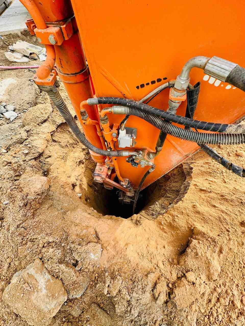 حفاره برينه (فتال) 
لحفر  بئر مياه التصريف مجاري المنازل ولحفر قواعد الجملونات والمباني 
مع توفير الغلاف الكونكريتي الحديث 
للأستفسار
مامون    (***********)
(***********)
