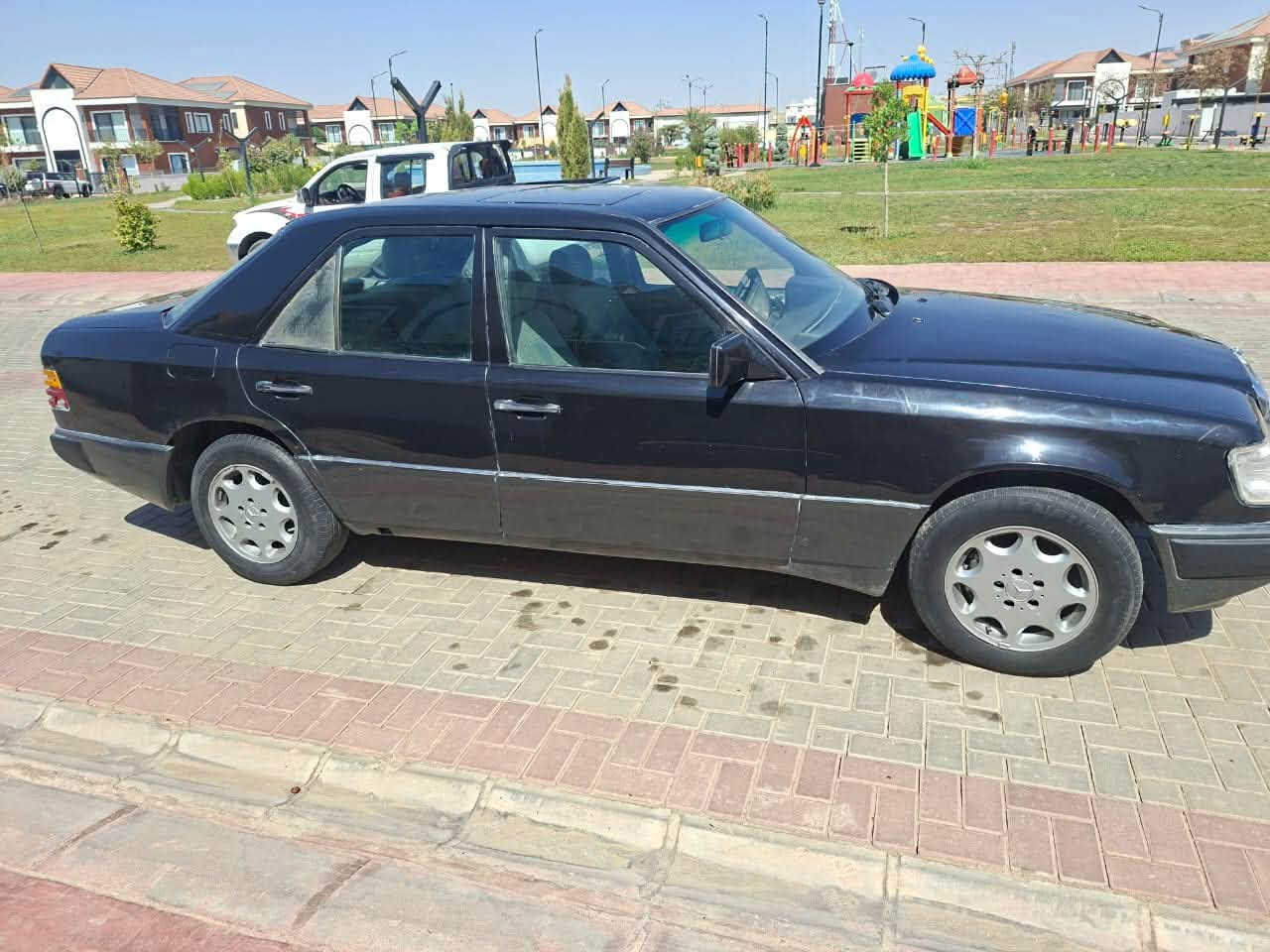 السلام عليكم مرسيدس دب للبيع محرك بطه تبريد تحويل جاهز او وكاله رقم سليمانيه الماني سياره جاهزه 
مكان سياره كلار ‭
  الحاج ابو فهد ***********‬
واتساب او اتصال 
السعر 50 بيها مجال حق الطريق
