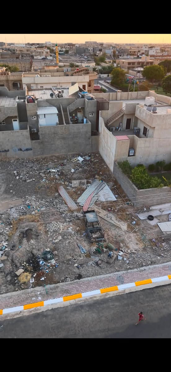 قطعه ارض للبيع 🏠
بموقع ممتاز – تكريت القادسية حي الضباط 

📍 الموقع: منطقه حي الضباط قرب جامع الغفران 
📐 المساحة : 600 م (24x25)

⭕️ملاحظة : تباع منها 200 متر الواجهه 8 النزال 25

مواصفات القطعة :
🔹  شارع 12 
🔹 مكان هادئه جدا 
🔹قرب المدارس 
🔹 قرب جامع 
🔹 الشارع تبليط + مجاري + ارصفه 

الاتصال على الارقام التالية :
📞 ***********
📞 ***********
رابط الانستكرام :
‏https://www.instagram.com/al.sardam?igsh=Z2dsN2IwcHJtOXZr&utm_source=qr

رابط الواتساب :

https://chat.whatsapp.com/FqD6IOEU2o18w21VzbEKCb?s=cl&p=i&ilr=4&amv=2
