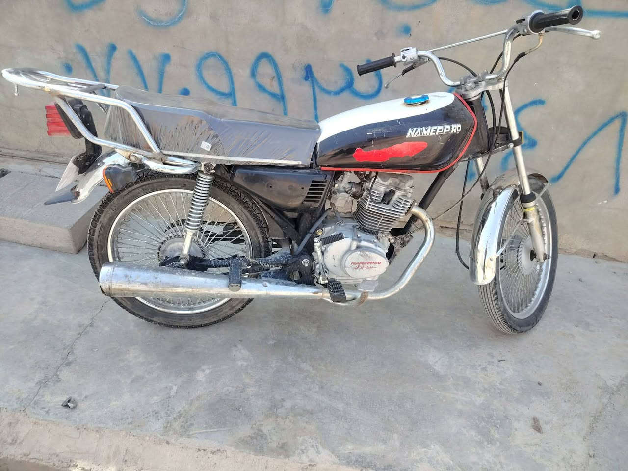 السلام عليكم ماطور اربعه كير للبيع سعر 225وبي مجال 
رقم ***********
