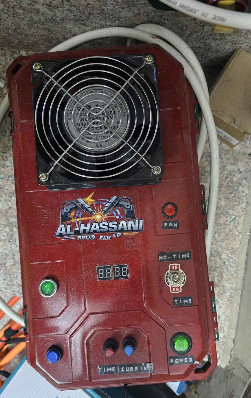 السلام عليكم 
ماكنة لحيم نقطي تستخدم للحيم اشرطة بطاريات الليثيوم وفوسفات الحديد اضافة الى بليت حديد صناعي يعني تلحم من ((0.1 لغاية 2 ملم)) تتكون من محولتين وبمواصفات عالية جدا 
يمكن التحكم في الوقت والتيار..وتعمل بنظامين اوتو و يدوي . ♕♕السعر 185 الف♕♕ مقاطع فديوا وصور اضافية في التعليقات
لمزيد من المعلومات الاتصال على 
*********** او واتساب
