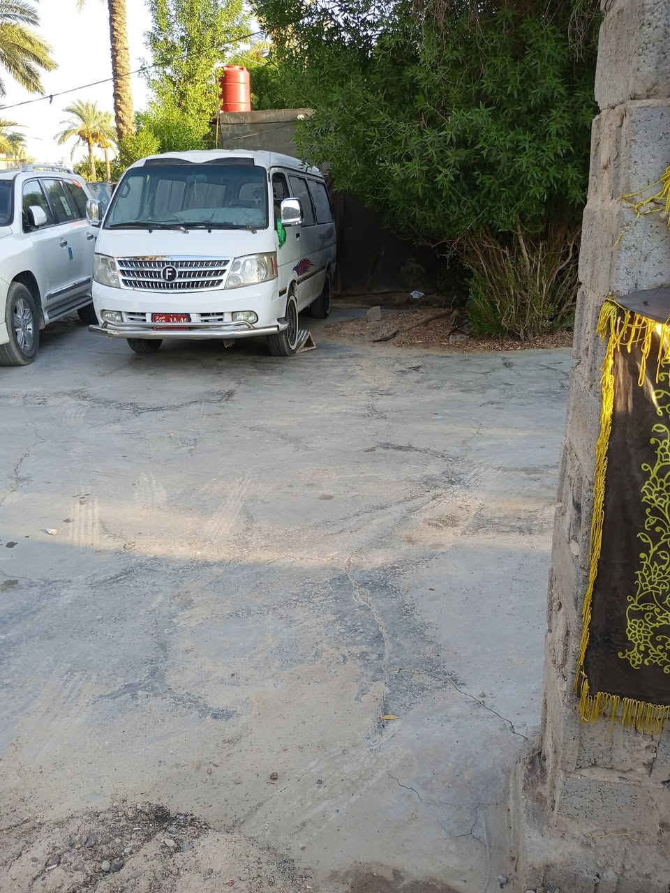 السلام عليكم فتون موديل 9 السياره نضيفه رقم شاصيه خايس مكينه وكير وعقل وضفيره حاويه شادهن جدد قبل شهر ونص ابيعك كوم حديد اتكفلك سرقه وعشاير وكعدك يم راعيه المالك السعر 30 قفل‏‪***********‬‏
