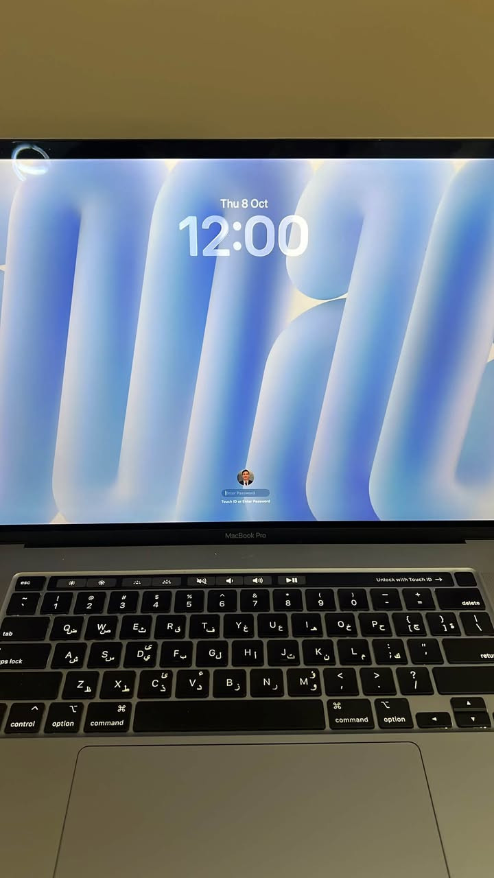 ماك بوك برو • i9 ٨‑نواة • ٦٤ جيجا