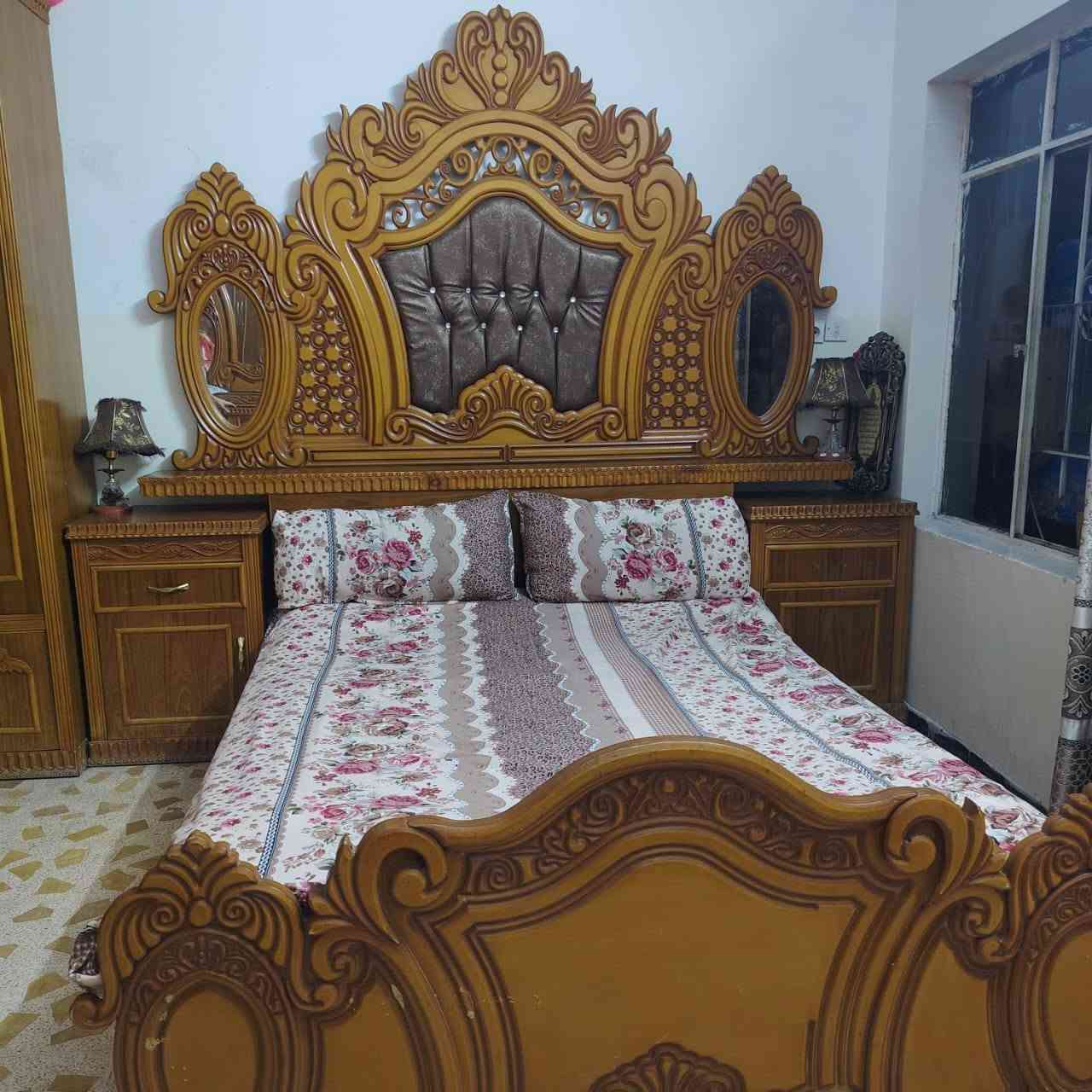 سلام عليكم اخوان غرفه نوم للبيع خشب ثكيل درجه اولا سعر قفل من الاخير 950 مكاني بل ايمن  رقم***********

