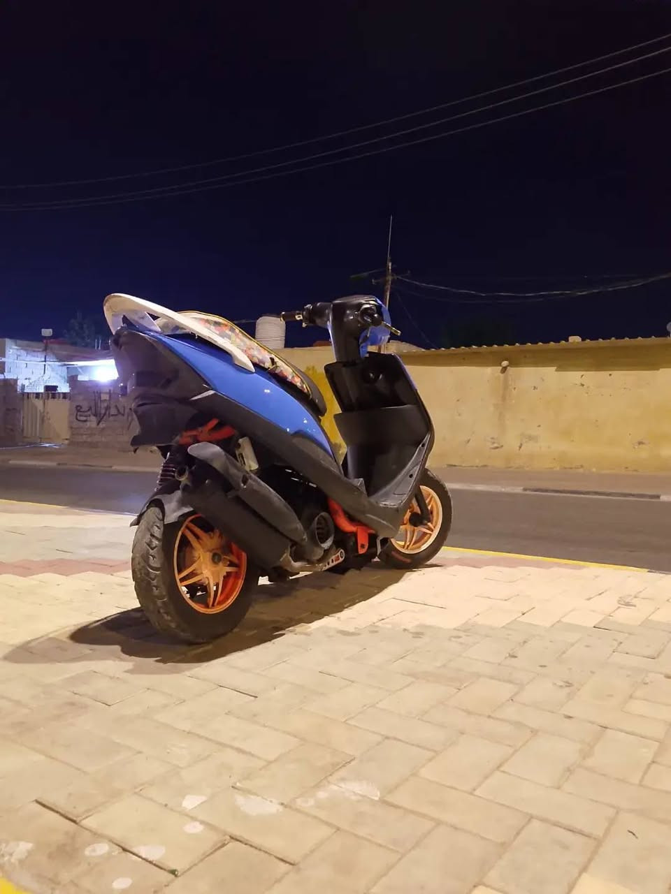 سلام عليكم   دراجه ماكس للبيع نقص بس سكنات لباقي شغال  دراجه خير من الله  مامفتوحه  لسعر 550 وبيه مجال للتواصل ***********
