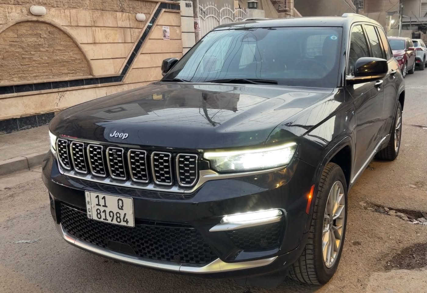 جيب سومت2023 أعلى فئة بالجيب
اعلى  مواصفات بالجيب حادث بسيط 

وJeep Summit Reserve 4Xe Plug-in Hybrid

هايبرد + بلك أن ( سومت)

الموديل: 2023

العداد: 65 الف كيلو 

الحادث: جاملغ وكردحه بالباب بدون شاصي بدون لغد بدون بدبه بدون ايرباك بدون اي شي كفاله من كلشي صور الحادث مرفقه

المواصفات:
جكات

رادار ( امامي - جانبي - خلفي )

قيادة ذاتية

أربع كامرات محيطية 360

خمسة بصمات دخول ذكي بدون مفتاح

بانوراما

كشنات دبل كهرباء + مساج + تدفئة + تبريد امامي خلفي

أنارة محيطية

نظام الصوت ماكنتوش ( 19 سماعة )

شاشة وسطية + شاشة امام الراكب

كيجات دجتل

فتح الصندوق الخلفي مع حركة القدم

المقاعد  تبريد وتدفئة 

تدفئه ستيرن

حساسات أمامية + خلفية + جانبيه

ومواصفات السومت معروفه

السعر 33,500$ بيها مجال 

مكان السيارة بغداد
***********
