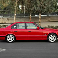 BMW 5251 موديل ١٩٩١ داخل جلد اسود الغرفة حلوة دعامية M دركة M تخم تاير...