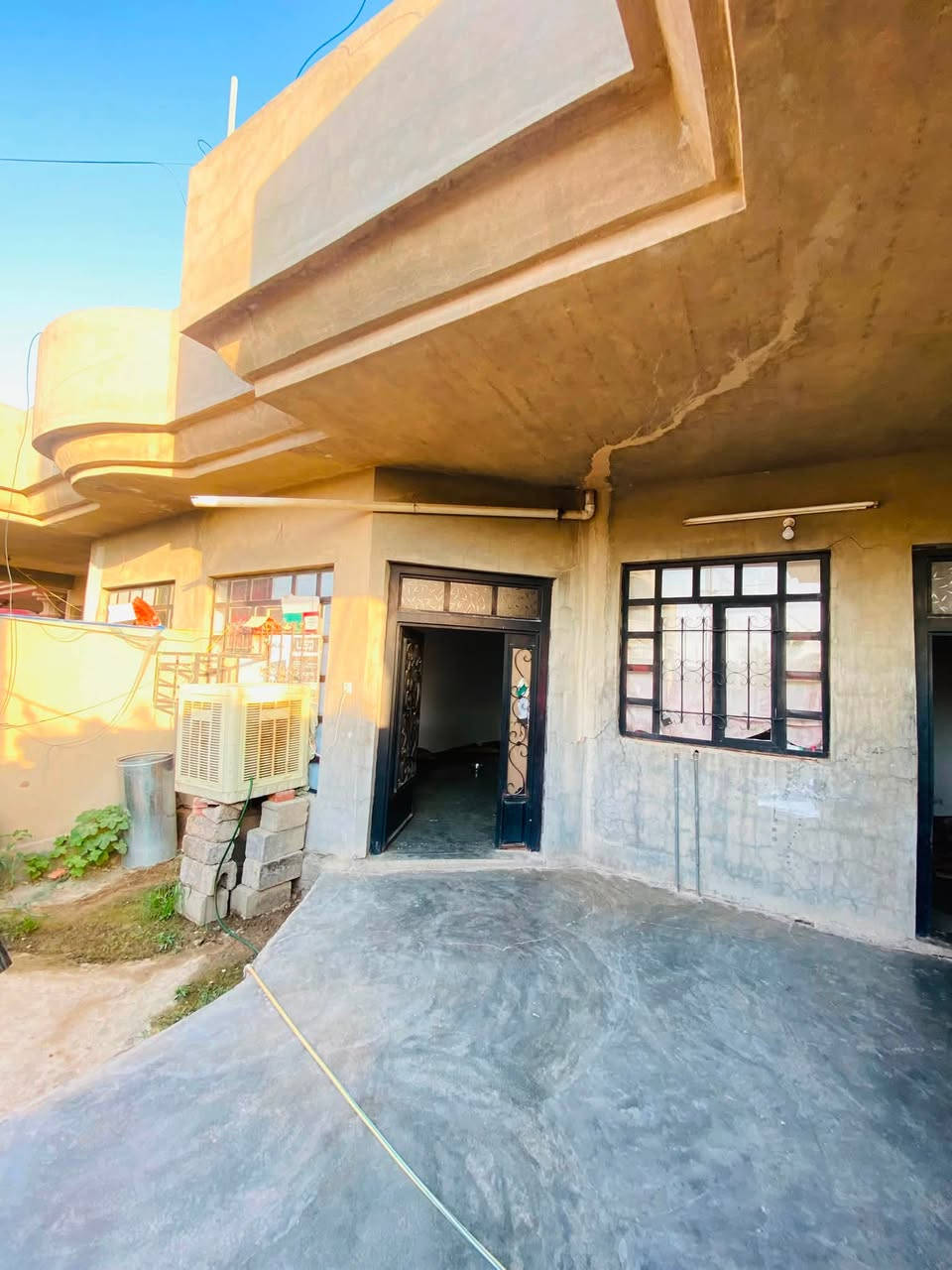 بيت📐 160م طابو ملك صرف📍العلم_حي الجمعية الاولى بسعر 46 مليون بي مجال
تفاصيل البيت : 
غرفتين نوم 
صالة وسطية 
مطبخ 
مساحة حديقه
البيت مسيج بالكامل 
مكان هادئ وحيوي 
للأستفسار ***********
