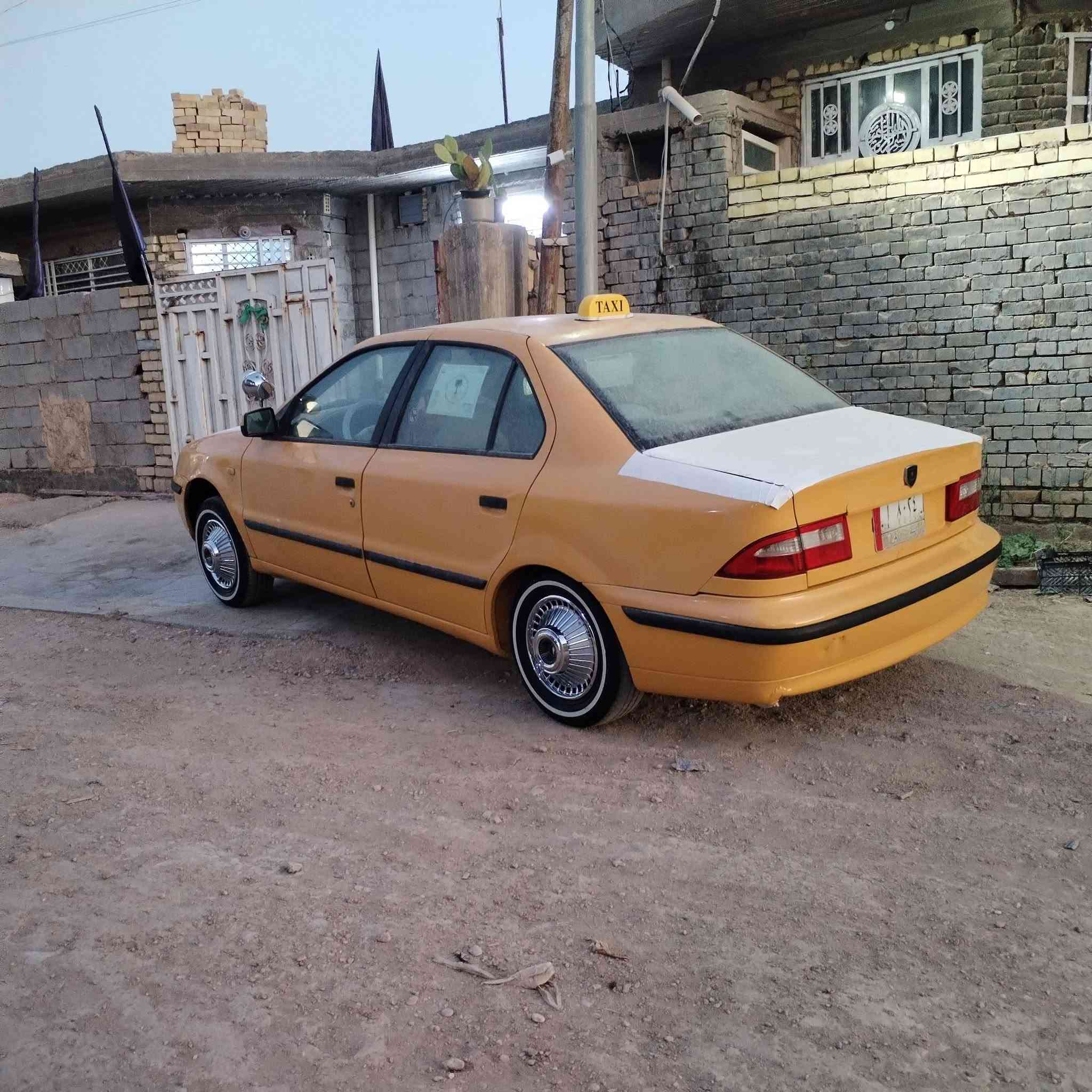 سلام عليكم سمند موديل ١٢ واسط كير ومكينه جدد صدر تخم تاير بيه جديد تبريد ثلج كهربائيات كله شغاله بيه دوس وهلالات معمره سعر ٣٥ وبيه مجال بسيط *********** مكاني واسط صويره
