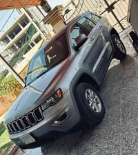 للبيع • سيارة • بدون تفاصيل